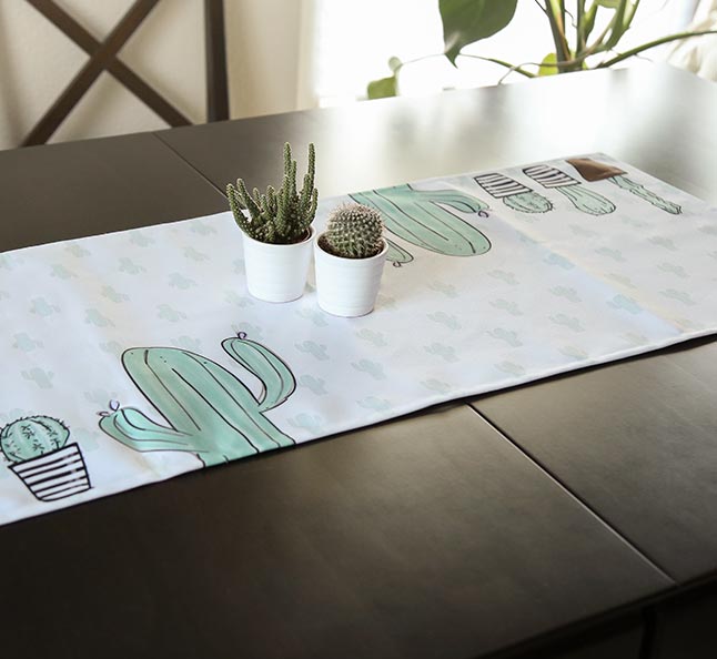 Hier personalisierte Accessoires für Ihre Festtafel selbst gestalten: In der ROSSMANN Fototwelt koennen Sie Tischdecken mit Ihren Fotos bedrucken lassen.
