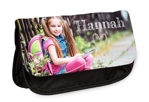 Schwarze Federmappe selbst gestalten mit euren Fotos und Text. Ein perfekter Alltagsbegleiter für coole Schulkinder und Erwachsene.