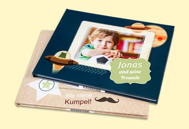 Knuffiges Geburtstagsgeschenk mit Fotos versehen und beispielsweise ein ansehbares Freundebuch fuer euer Kind erstellen. So kann euer Kind Erinnerungen fuer immer sammeln.