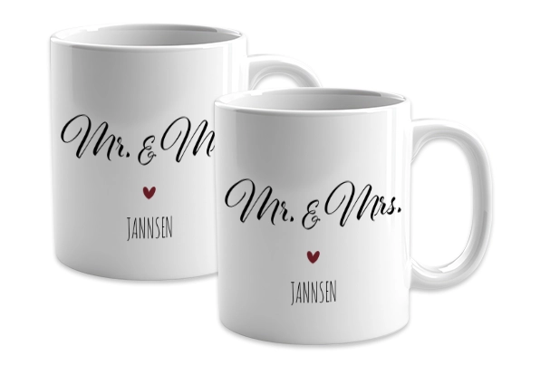 Das weiße Tassen-Set aus Keramik ist mit einheitlichem Design und Fotos für eine gemeinsame Morgenrituale bestimmt.