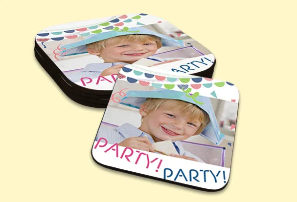 Praktische Fotogeschenke. Geburtstag und andere Parties stimmig gestalten mit bedruckten Girlanden, Tischkarten und Untersetzern. Gebt eurer Feier ein Konzept.