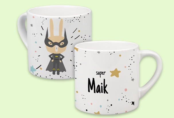 Praktisches Geburtstagsgeschenk mit Fotos und Namen in der ROSSMANN Fotowelt gestalten. Die perfekt Kindertasse für kleine Hände.