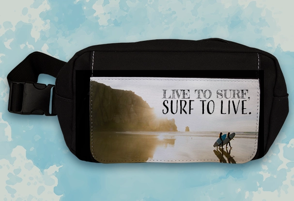 Schwarze Bauchtasche mit aufgedrucktem Urlaubsbild auf der Vorderseite