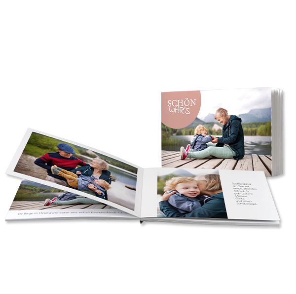 Wie erstelle ich ein Fotobuch? Gestalten Sie jetzt in der ROSSMANN Fotowelt Ihr Softcover Fotobuch im Mini Format. Wir haben viele Designvorlagen fuer Sie vorbereitet.