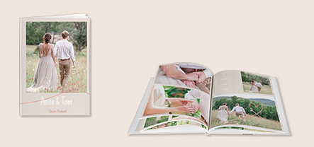 Fotobuch erstellen jetzt ganz einfach in der ROSSMANN Fotowelt und dabei ganz viel Zeit sparen mit unseren Designvorlagen fuer jede Ihrer Seiten im Hardcover.