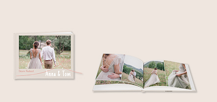 Gebundenes Fotobuch erstellen mit stabiler Hardcoverbindung im A5 Format und alle Lieblingsbilder in einem Fotobuch zusammenfassen. Laden Sie jetzt Ihre Fotos hoch. 
