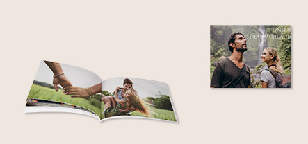 Wie erstelle ich ein Fotobuch Softcover? Rufen Sie jetzt die ROSSMANN Fotowelt auf, waehlen Sie Softcover Digitaldruck und laden Sie Ihre Fotos einfach und schnell hoch.