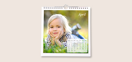 Personalisierten Fotokalender gestalten in der ROSSMANN Fotowelt. Mit wenig Aufwand erhalten Sie Ihren ganz persoenlichen Fotokalender mit Ihren eigenen Bildern.