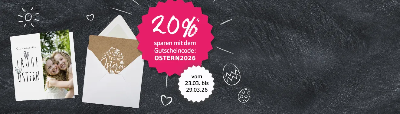 Klapp- und Echtfotokarte beidseitig gestaltbar, einzeln und als 10er-Set Verschiedene personalisierte Grußkarten mit Familienmotiven auf einem hellen Holztisch. Gestaltet hier Karten mit euren Fotos!