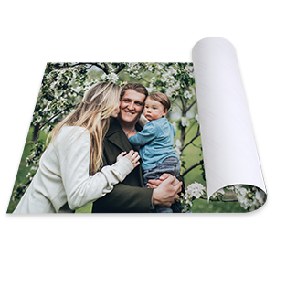 Ein großes, hochwertiges Poster mit gestochen scharfem Druck, leicht gerollt abgebildet, ideal für eine stilvolle Wandgestaltung.