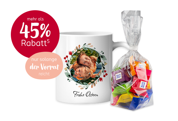 Als besonderes Geschenk mit Schokolade befüllt bestellen - Tasse mit Foto bedrucken lassen und süße Grüße verschenken.