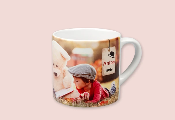 Personalisierte Kindertasse mit Foto und Namen – Geschenkidee für Kinder gestalten | ROSSMMANN Fotowelt Personalisierte Fototasse für Kinder mit Tiermotiv und Namen – einzigartiges Geschenk zum Geburtstag.
