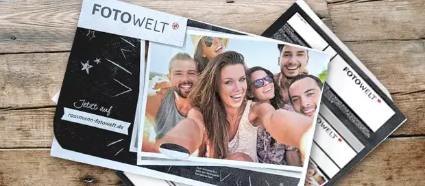 Datenschutzerklärung für Fotoaufträge in den Filialen lesen ROSSMANN Fotowelt Fototasche mit aufgedruckten Fotos. Hier Hinweise zur Datenschutzerklärung für beauftragte Fotoarbeiten in den Rossmann-Filialen erhalten.