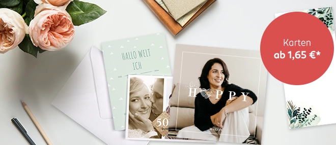 Personalisierte Fotokarten mit persönlichen Bildern und Designs, ideal für Einladungen, Glückwünsche oder Dankesbotschaften.