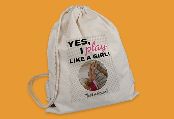 Sichert euch einen stylischen Turnbeutel mit Statement und eigenem Motiv Turnbeutel mit Spruch „I play like a girl“ – für starke Sportlerinnen wie euch