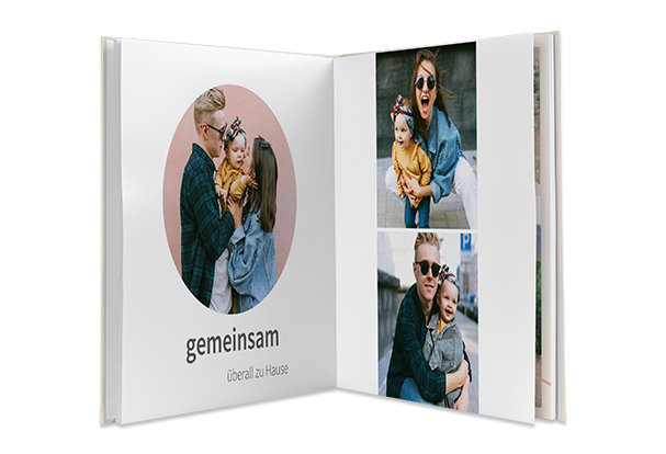 Abgebildet ist ein geöffnetes Fotobuch mit persönlichen Fotos. Sammelt eure schönsten Erinnerungen in einem ROSSMANN Fotobuch.
