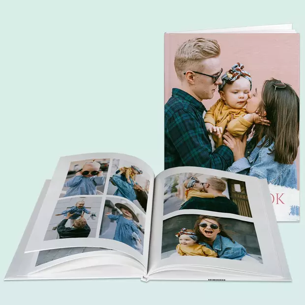 In der ROSSMANN Fotowelt könnt ihr Fotos entwickeln lassen, euer Fotobuch gestalten und kreative Geschenke personalisieren.