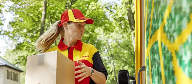 Nachhaltige Geschenkideen, mit DHL GoGreen, umweltfreundlich Nachhaltiges Geschenk selber machen in der ROSSMANN Fotowelt und auch beim Versand auf Nachhaltigkeit setzen mit DHL
