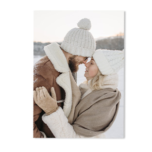 Ein großformatiges Foto, mit leicht gerollter Kante abgebildet, zeigt einen besonderen Moment und eignet sich ideal als Wanddekoration.