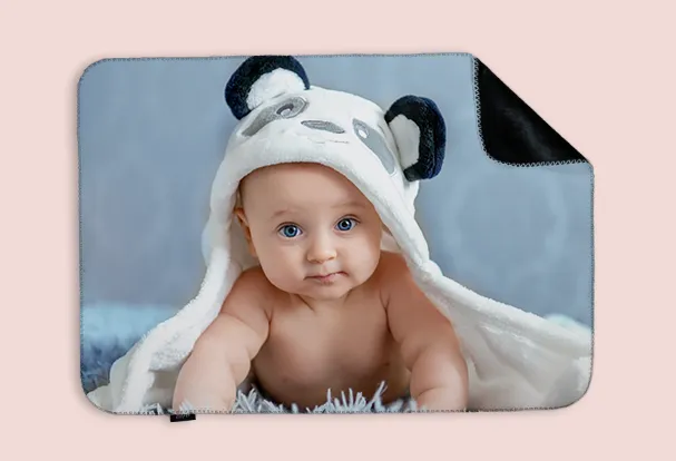 Personalisierte Babydecke mit Babyfoto und Kapuze mit Pandamotiv