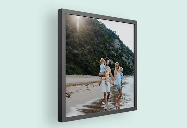 MIXPIX® Fotokachel mit Familienfoto im schwarzen Rahmen