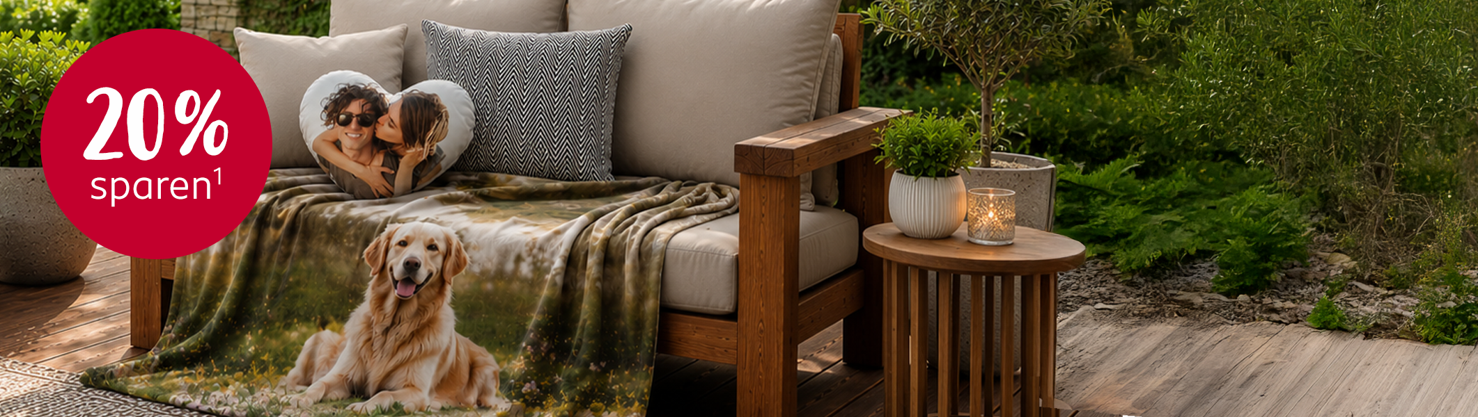 Produkte des Monats Kuscheldecke & Herzkissen gemütlich auf einer Terrasse platziert.