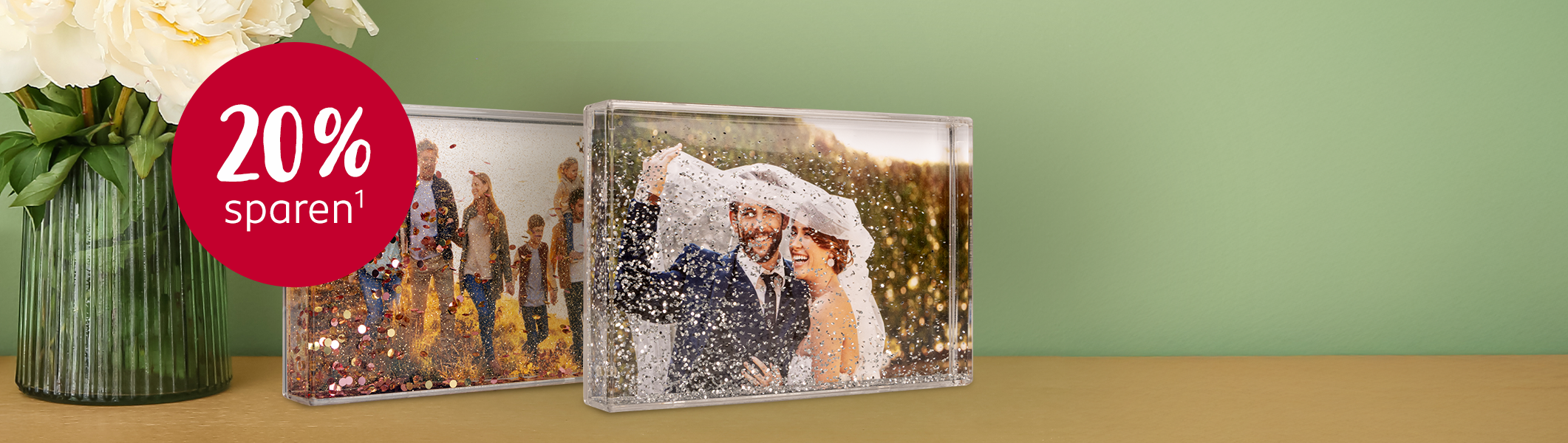 Schüttelrahmen mit Glitzerpartikeln und personalisiertem Foto, zeigt Hochzeits- oder Familienmotiv