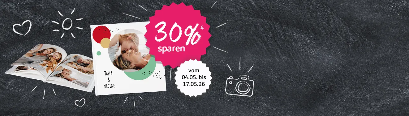 Familienfotobuch mit Bildern von Kindern, Eltern und gemeinsamen Momenten liebevoll gestaltet