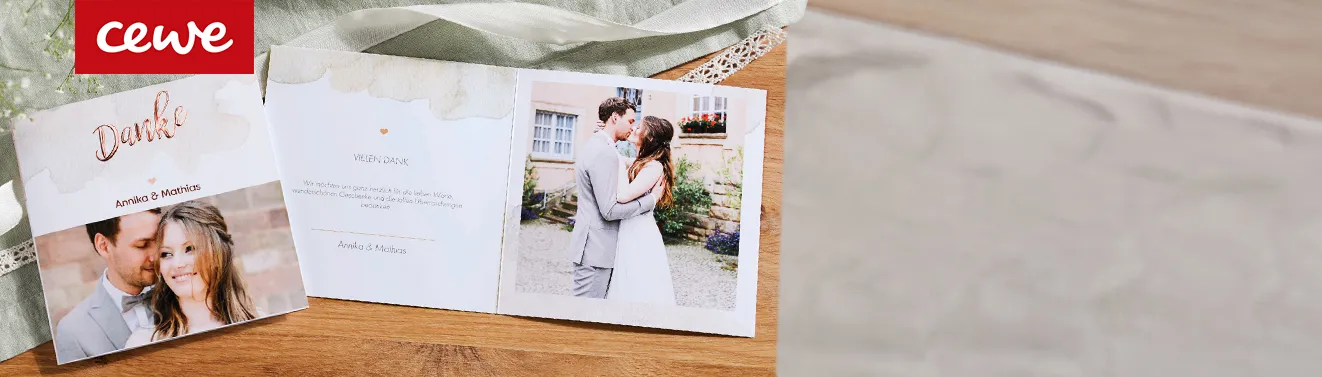 Grußkarte mit Hochzeitsfoto und Design 