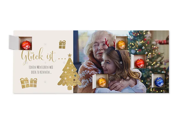 Adventskalender mit eigenen Fotos gestalten – 24 süße Überraschungen zu Weihnachten Adventskalender mit Schokolade, weihnachtlichem Design und persönlichem Foto von Großmutter und Enkelin