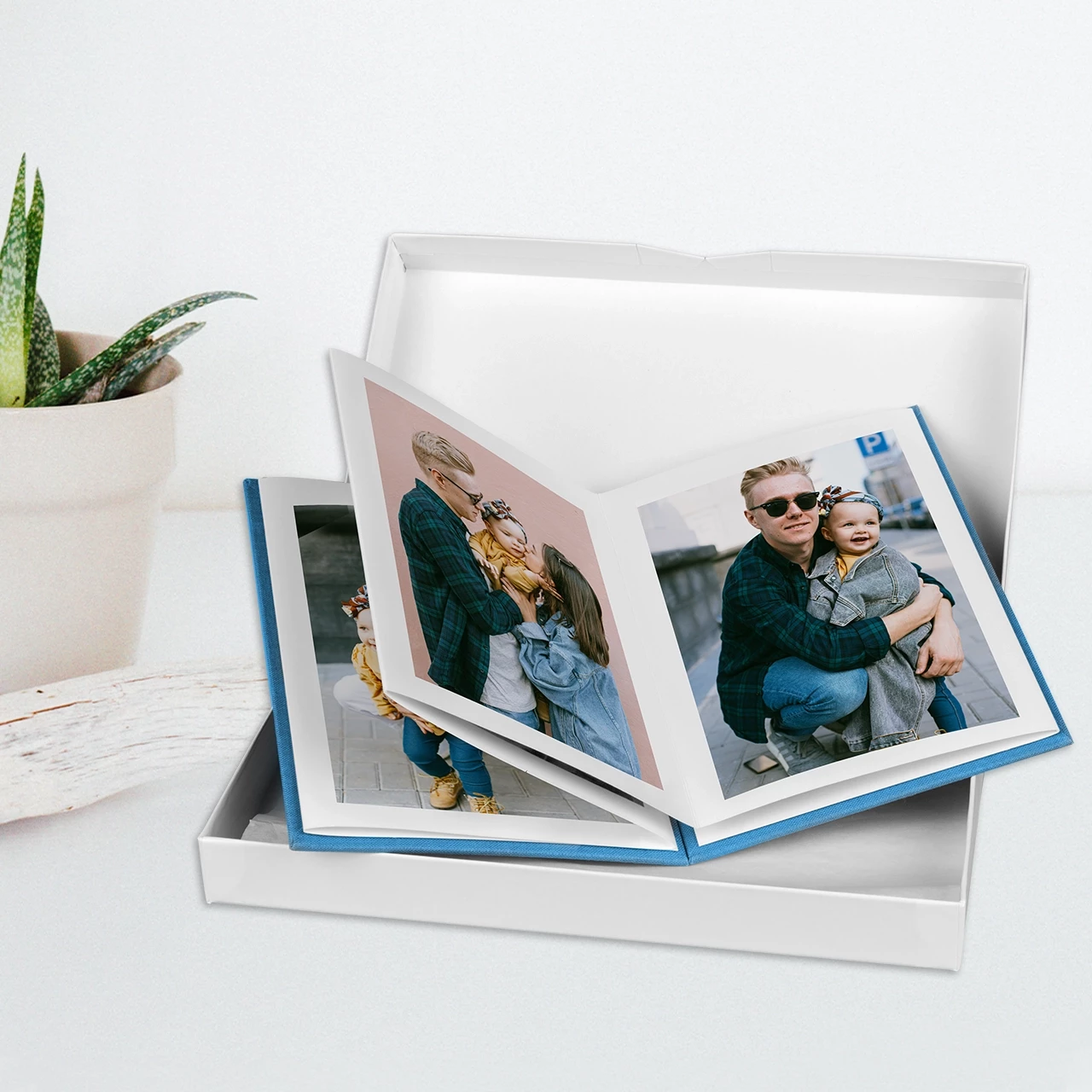 Euer Foto Leporello ist ein einzigartiges Geschenk. Dank des hochwertigen Seidenpapiers und der weißen Geschenkverpackung, ist die Geschenkübergabe besonders edel.