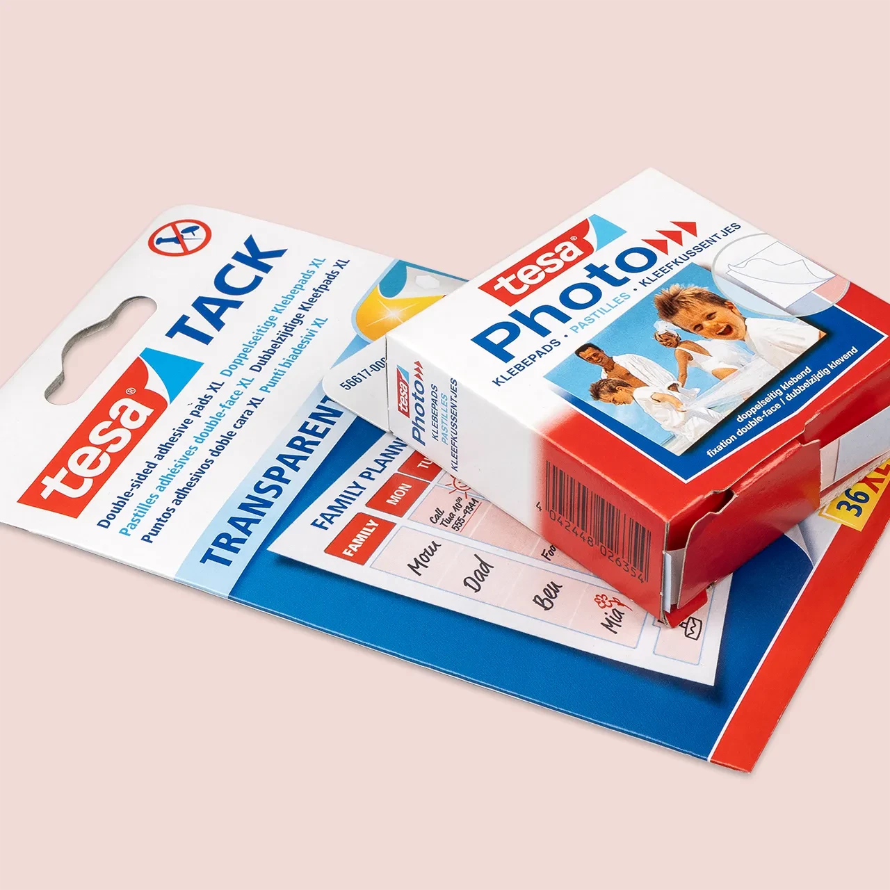 Verpackung von tesa® Tack Transparent XL und tesa® Photo Klebepads, zwei praktische Befestigungslösungen für Zuhause.