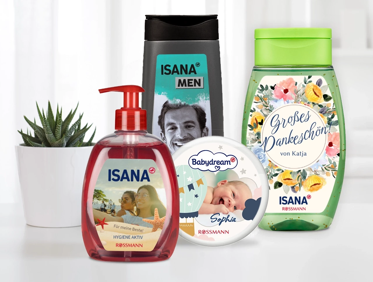 Personalisiertes Duschgel und Shampoo mit MEIN DESIGN Mit MEIN DESIGN von ROSSMANN könnt ihr euer Duschgel mit Foto gestalten. Einfach Lieblingsfotos hochladen und auf verschiedene Produkte drucken lassen.