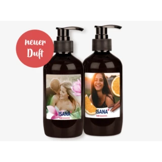 In der ROSSMANN Fotowelt könnt ihr eine ISANA Flüssigseife mit Foto und Text personalisieren. Gestaltet das Etikett der dunkelbraunen Flasche mit Pumpspender individuell.