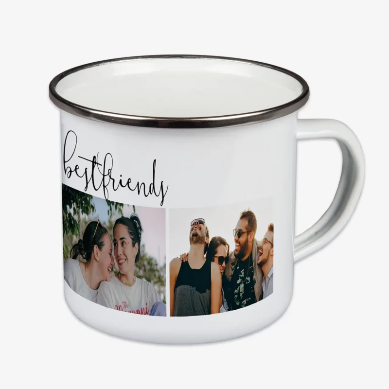 Zwei liegende Emaille-Tassen, gestaltet mit personalisierten Designs, darunter ein Name und ein Fotodruck.