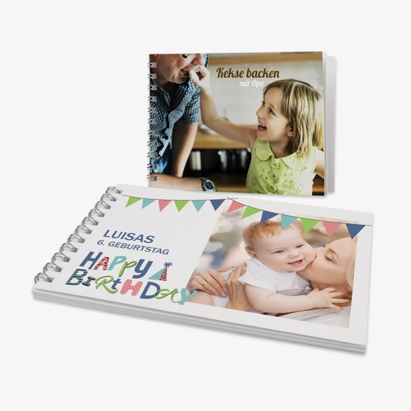 Erstellt euer individuelles Ringbuch-Fotoalbum in den Formaten A6, A5, 20,5 x 20,5 cm oder A4 und gestaltet es nach euren Wünschen mit tollen Designvorlagen.