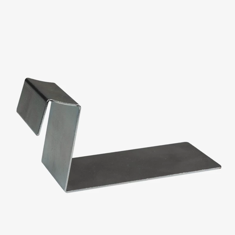 Detaillierte Seitenansicht eines robusten Metall-Leinwandhalters, ideal für sichere Präsentation.
