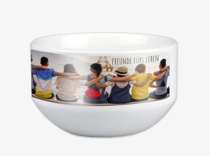 Ihr könnt in der ROSSMANN Fotowelt eine Müslischale personalisieren. Die Schüssel aus weißer Keramik fasst bis 700 ml Flüssigkeit. Jetzt gestalten und bestellen.
