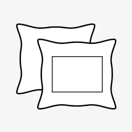 Zwei stilisierte weiße quadratische Fotokissen, die die Variante mit Füllung verdeutlichen sollen. 