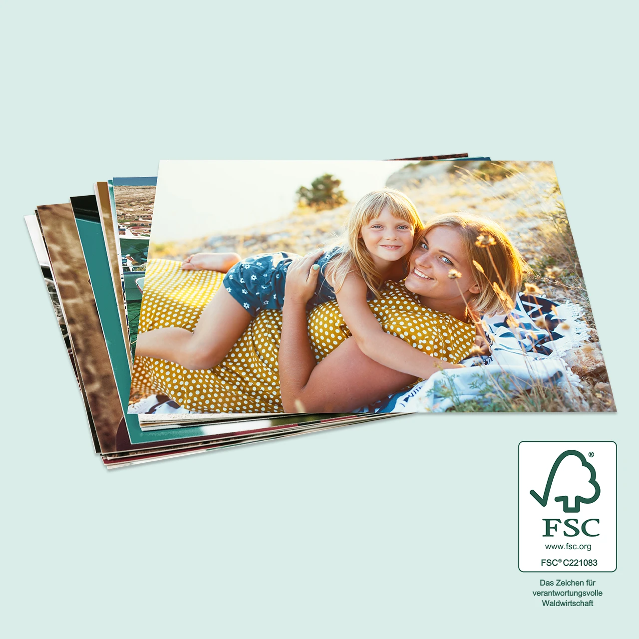 Hier könnt ihr einfach und bequem eure Fotos drucken lassen. Ihr könnt entweder am Computer oder mit der praktischen Fotowelt App Bilder online drucken.