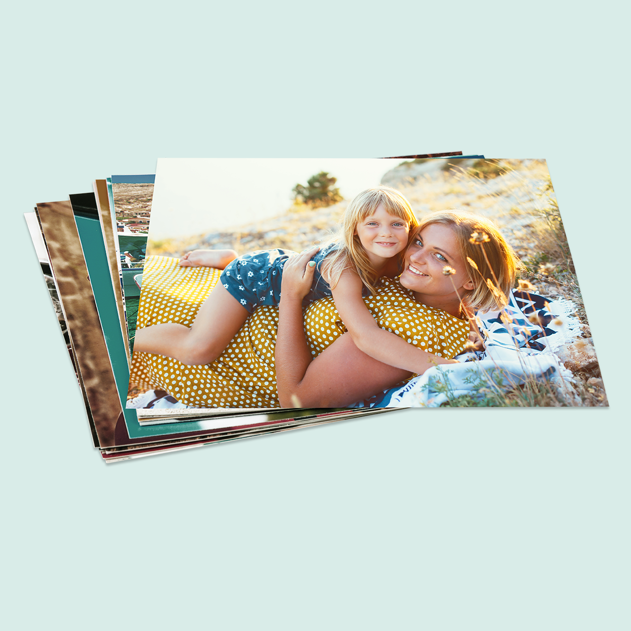 Hier könnt ihr einfach und bequem eure Fotos drucken lassen. Ihr könnt entweder am Computer oder mit der praktischen Fotowelt App Bilder online drucken.