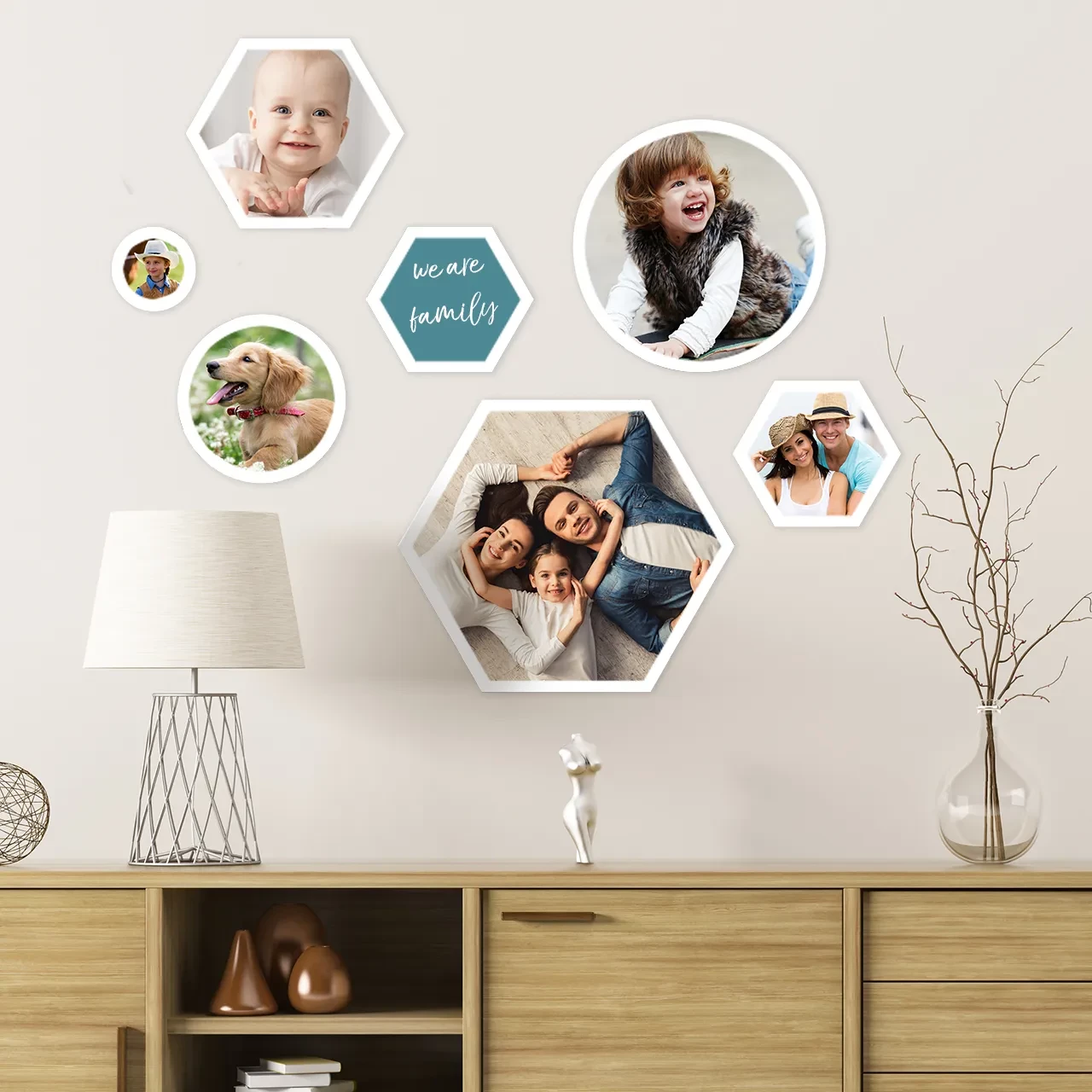 Kombiniert eure Fotokacheln Hexagon mit anderen Formen. In der ROSSMANN Fotowelt findet ihr die Fotokacheln auch als Kreis, Dreieck oder Stern. Für tolle Fotoideen.