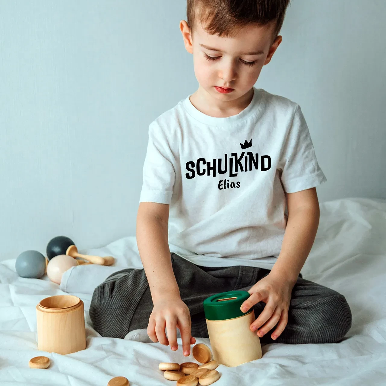 Macht eure Familienfeste unvergesslich, indem ihr ein Kindershirt bedrucken lasst. Gestaltet es ganz individuell, ein- oder beidseitig, zum Schulanfang, damit dieser besondere Tag noch lange in Erinnerung bleiben wird.