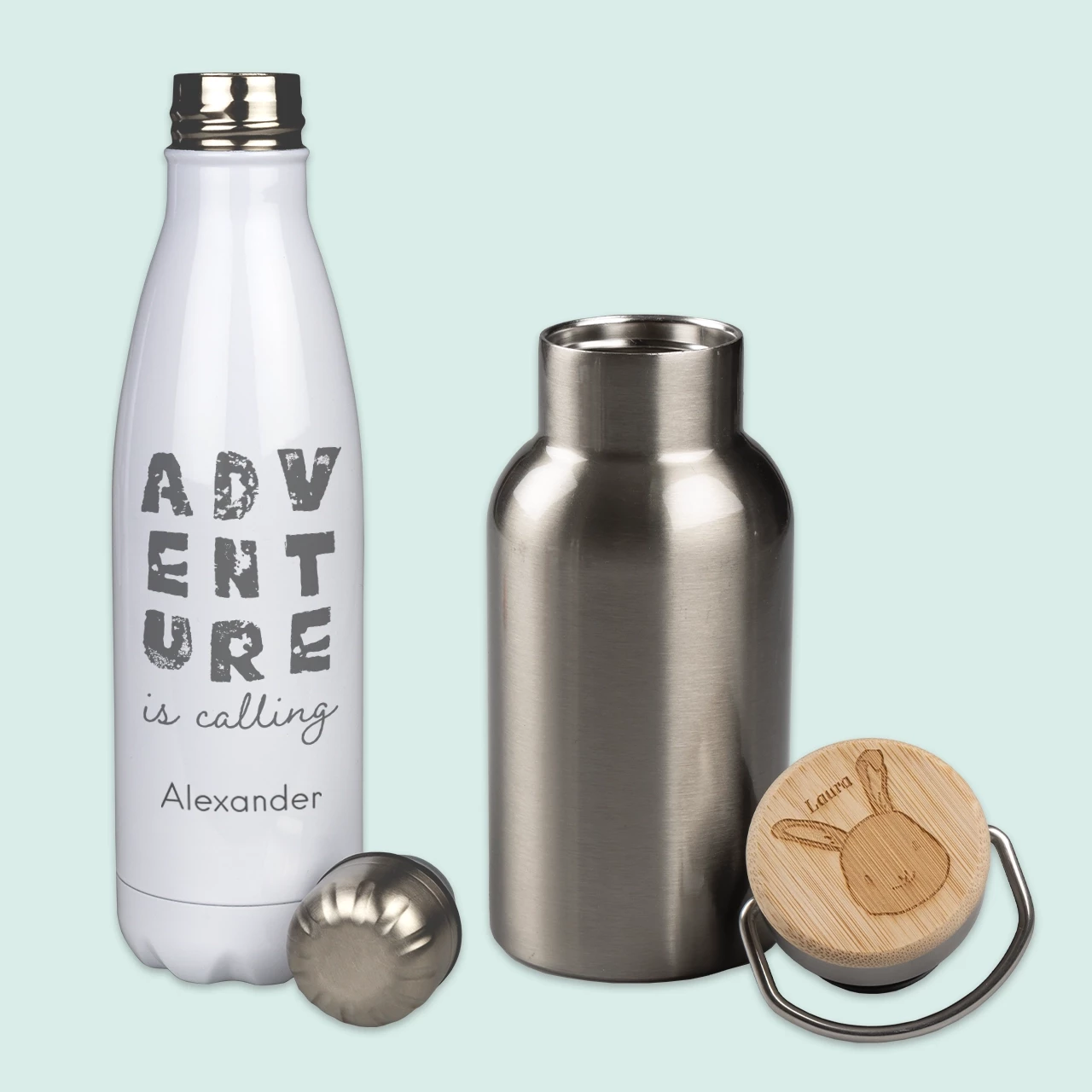 Eine Thermosflasche mit Gravur ist ideal für unterwegs. Wir bieten zwei schicke Varianten: eine weiße Thermosflasche oder eine silberne Edelstahlflasche mit Bambusdeckel.