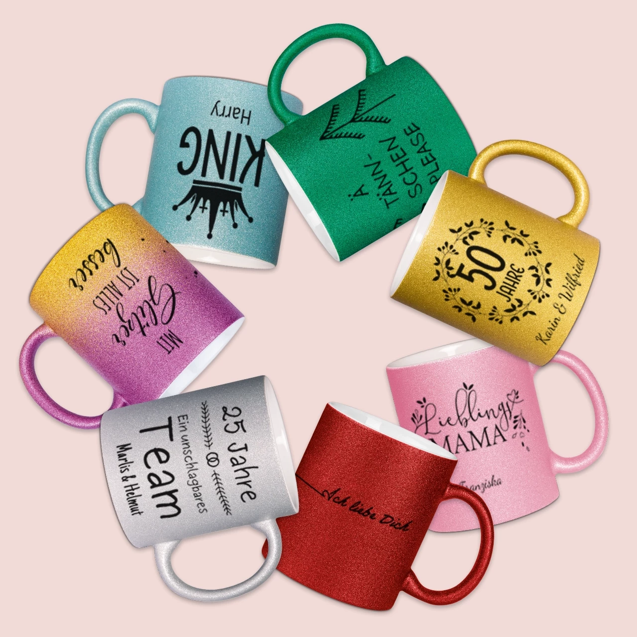 Hier könnt ihr eine Glitzertasse selbst gestalten und anderen eine Freude machen. Material: außen satinierte farbige Glitzeroberfläche, innen weiße Keramik.