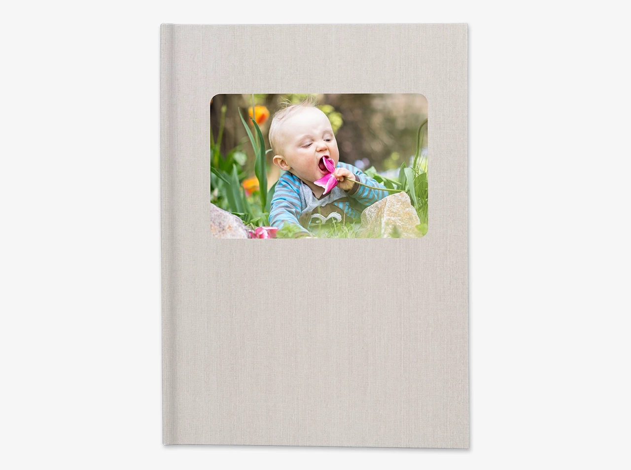 Edler Leineneinband Fotobuch. Mit dem hochwertigen Leinencover wird euer Fotobuch ein besonderes Unikat. Die Rohstoffe stammen aus nachhaltiger Forstwirtschaft.