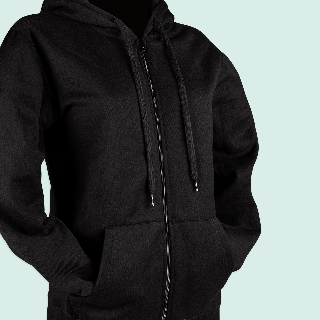 Lasst jetzt eine hochwertige Kapuzenjacke in der ROSSMANN Fotowelt bedrucken. Die stylische schwarze Jacke besteht aus 50% Baumwolle und auf 50% Polyester.
