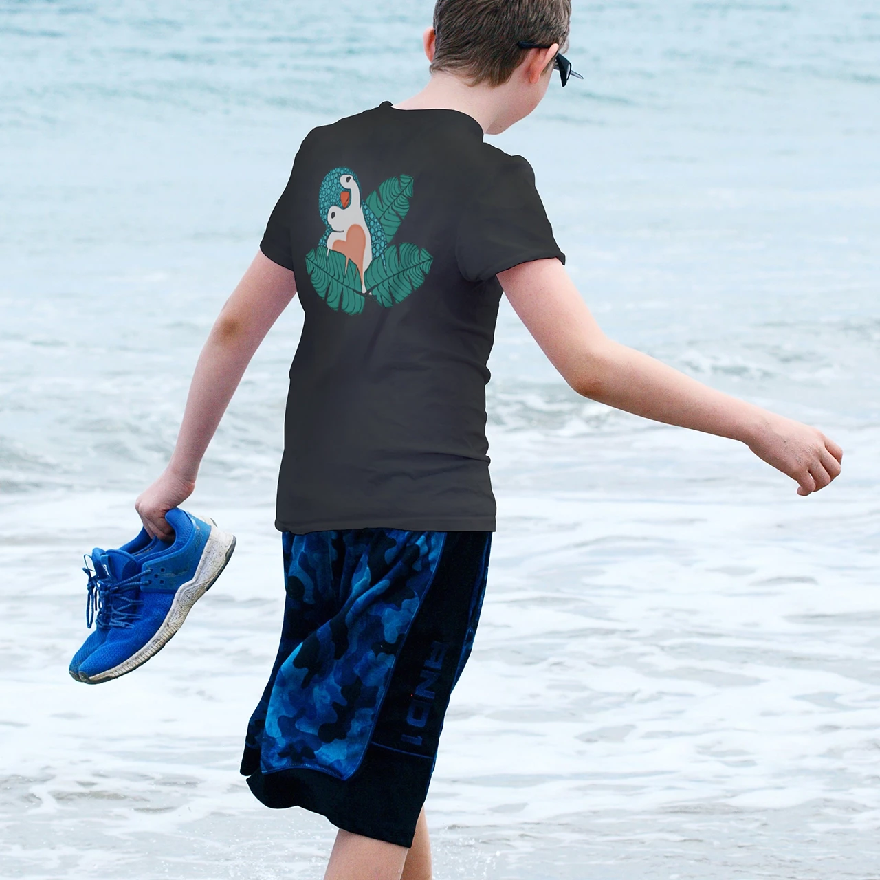 Entdeckt in der ROSSMANN Fotowelt die Möglichkeit, ein einzigartiges Kindershirt bedrucken zu lassen. Gestaltet für euren kleinen Entdecker Kleidung, die seine Persönlichkeit widerspiegelt und den Alltag zum Abenteuer werden lässt.