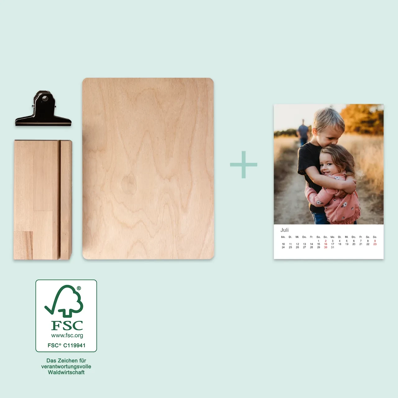 Klemmbrett A5 bestellen und gleich ein ganzes Set erhalten. Im Set erhalten ist das Brett, ein stabiler Standfuß und die Klemme. Bestellt einen Kalender dazu.