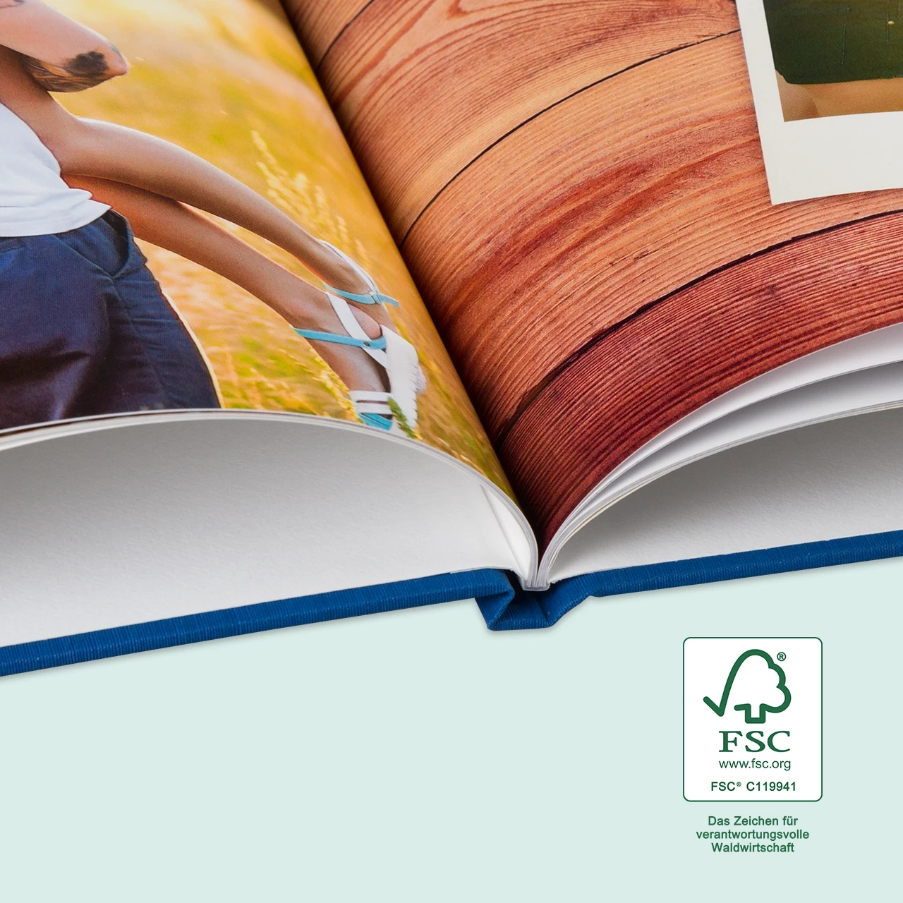 Mit dem Fotobuch Leineneinband könnt ihr ein besonders edles Fotoalbum gestalten. Die Rohstoffe für unsere Fotobücher stammen aus nachhaltiger Forstwirtschaft.